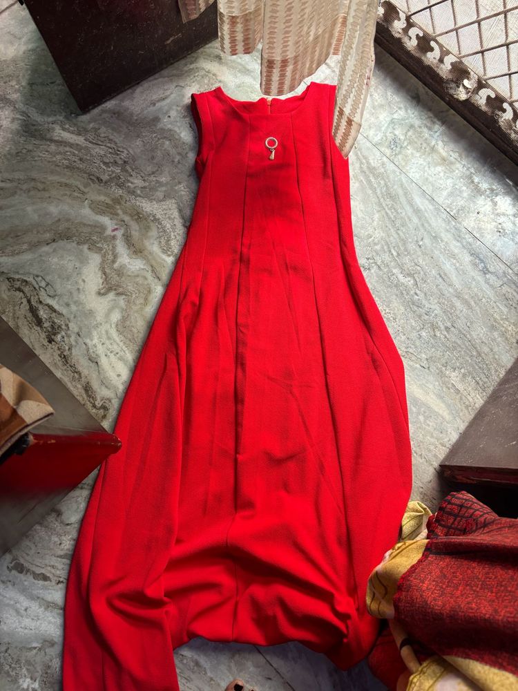 Red Premium Gaun