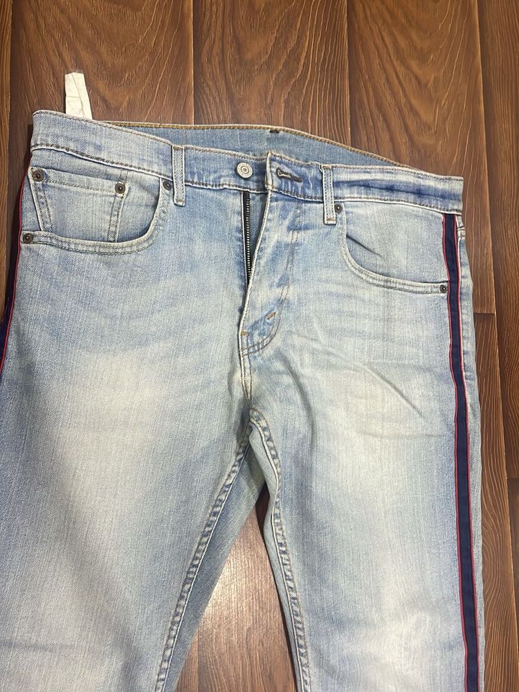 Levi&#39;s Jeans with Side Stripe