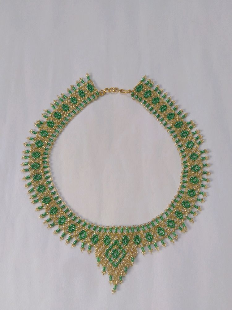 25.Green &amp; Gold Seed Bead Necklac