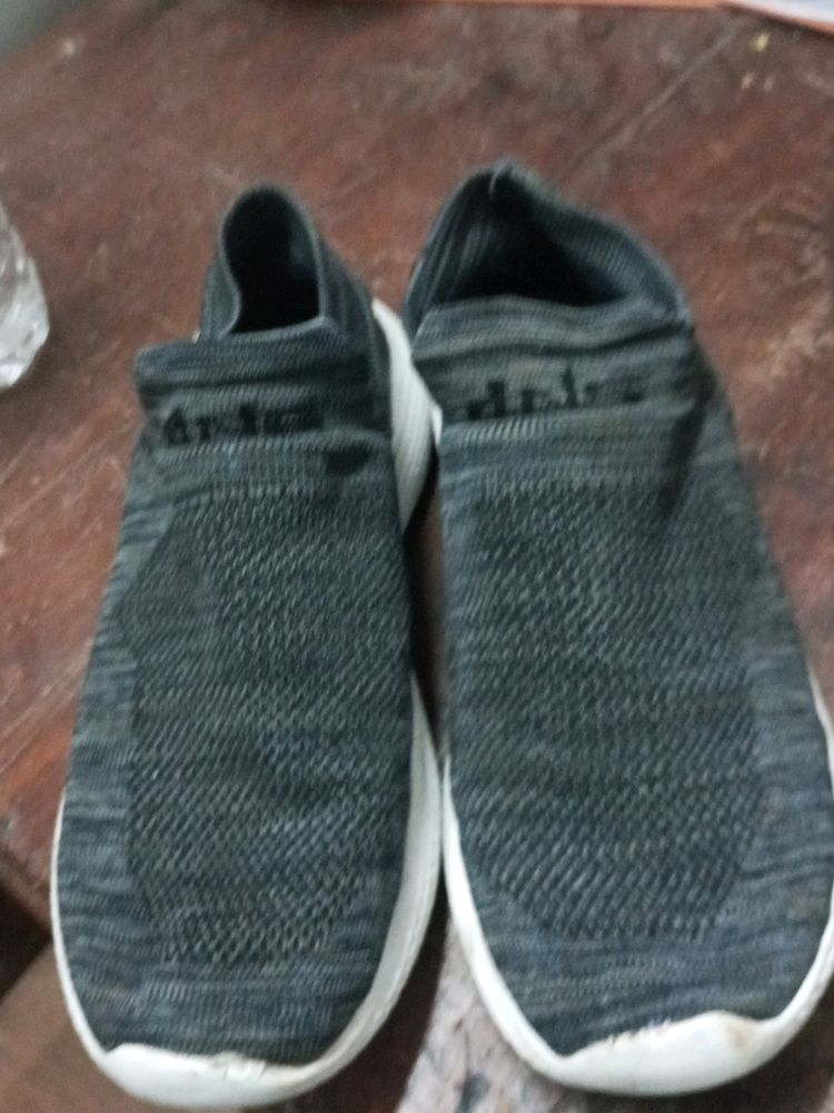 I Am Selling My Old Shoe.