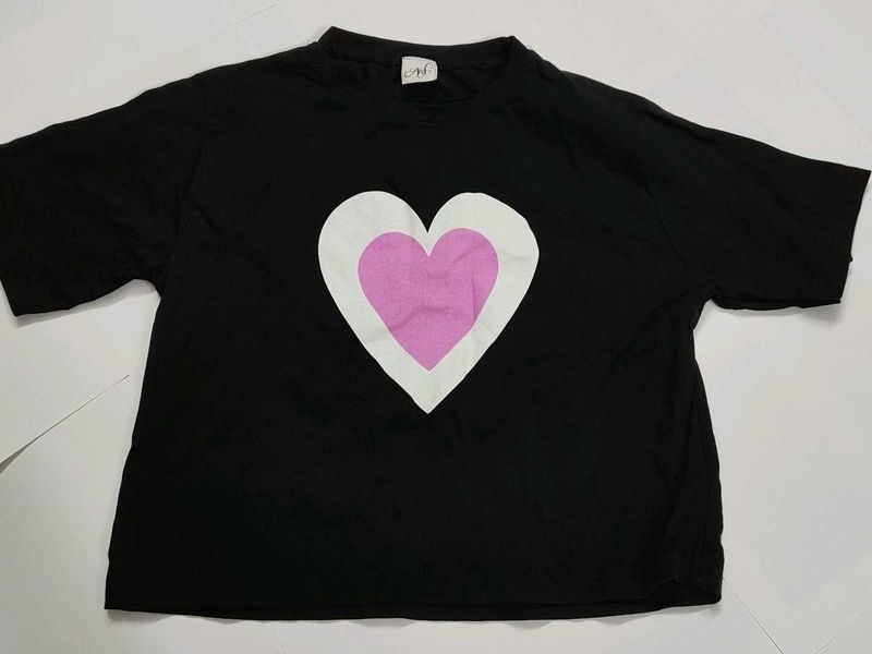 Black Heart Graphic Tee