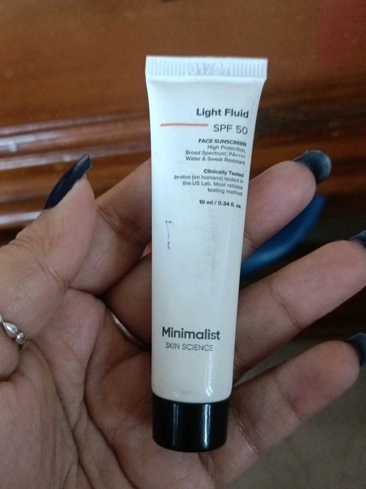 Minimalist Light Fluid SPF 50