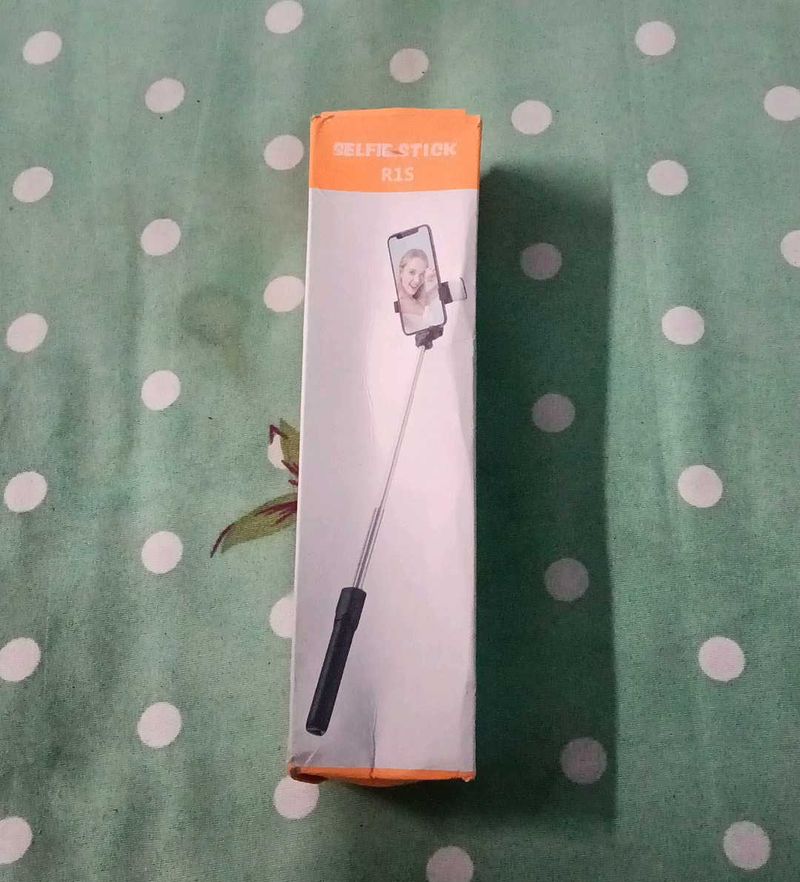 Selfie Stick R15 With Tripod And Flashlight Remote