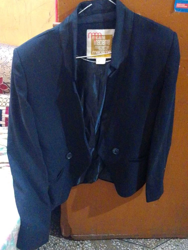 Madame Black Blazer