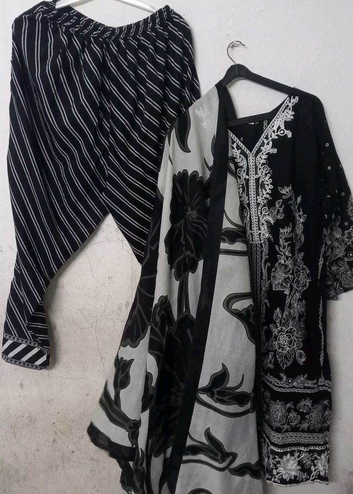 pakistani Black &amp; White Kurta Set