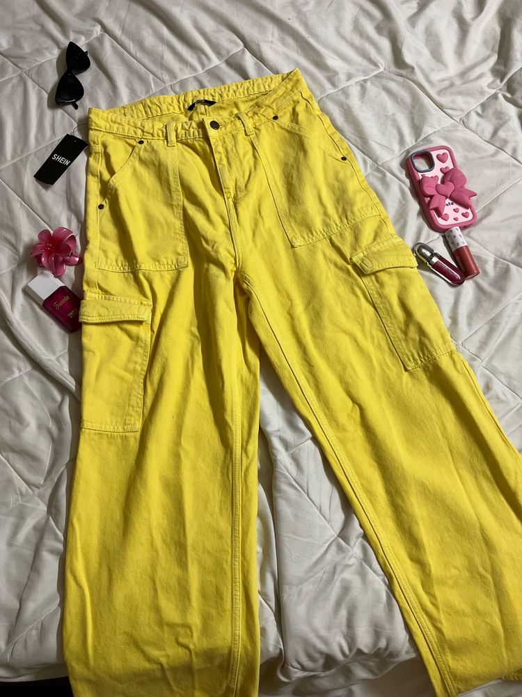 Trendy Yellow Cargo Jeans