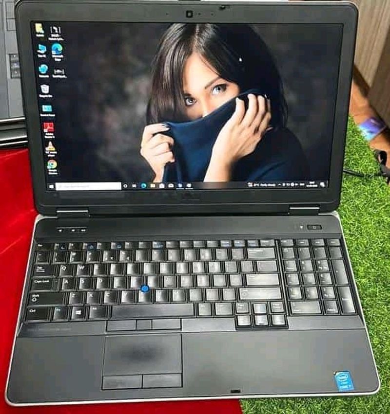 DELL PRECISION M2800 MODEL INTEL CORE i7-4 GENERATION PROCESSOR  RAM 8 GB DDR3 ( UPGRADED 16 GB )  256 GB  SSD   ( UPGRADED 512  GB Or 1 TB )  Price Rs.26000