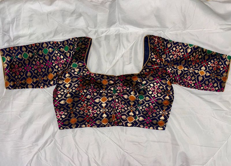 Banarasi Work Blouse – Front Hook