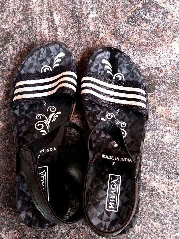 Black &amp; White Slides - Size 7