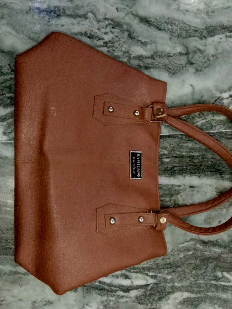 A Handbag👜 In Good Quality