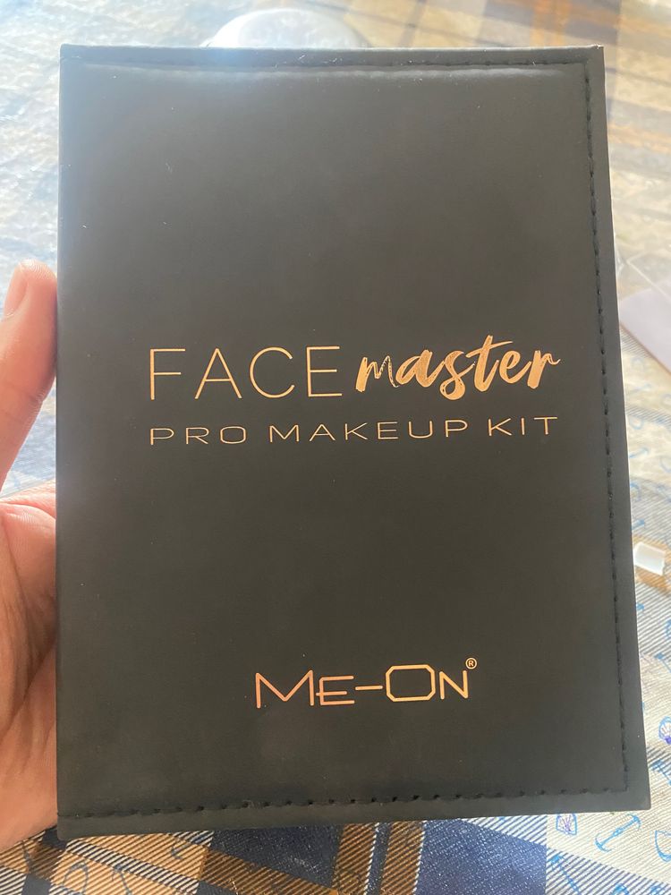 Face master pro makeup kit Me On