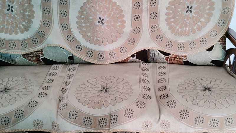 Beautiful Sofa Cover Set For 5 Siter