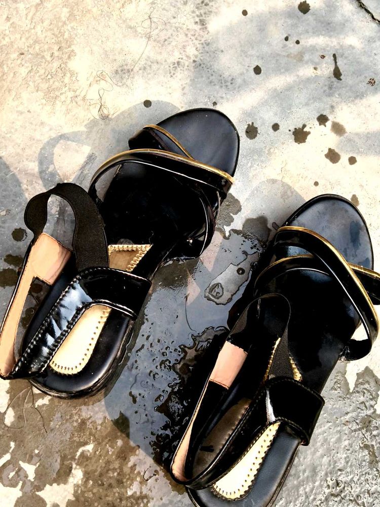 Stylish Black Flats