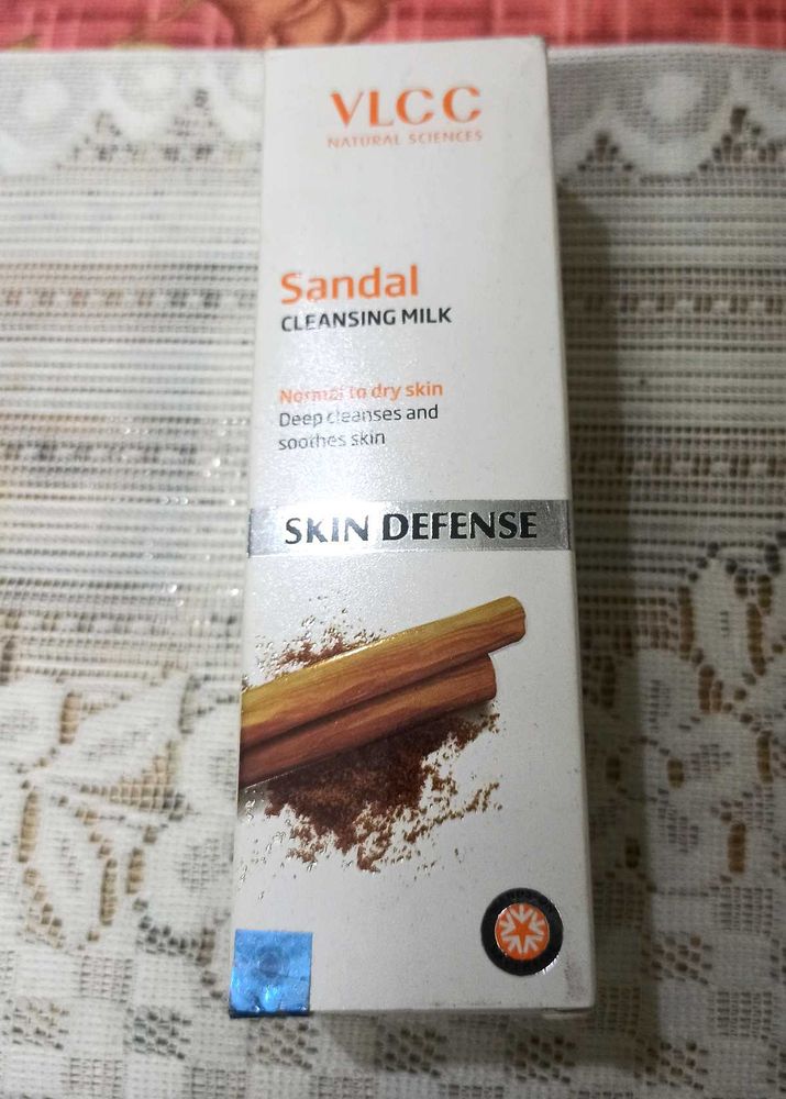 Vlcc Sandal Cleansing Milk