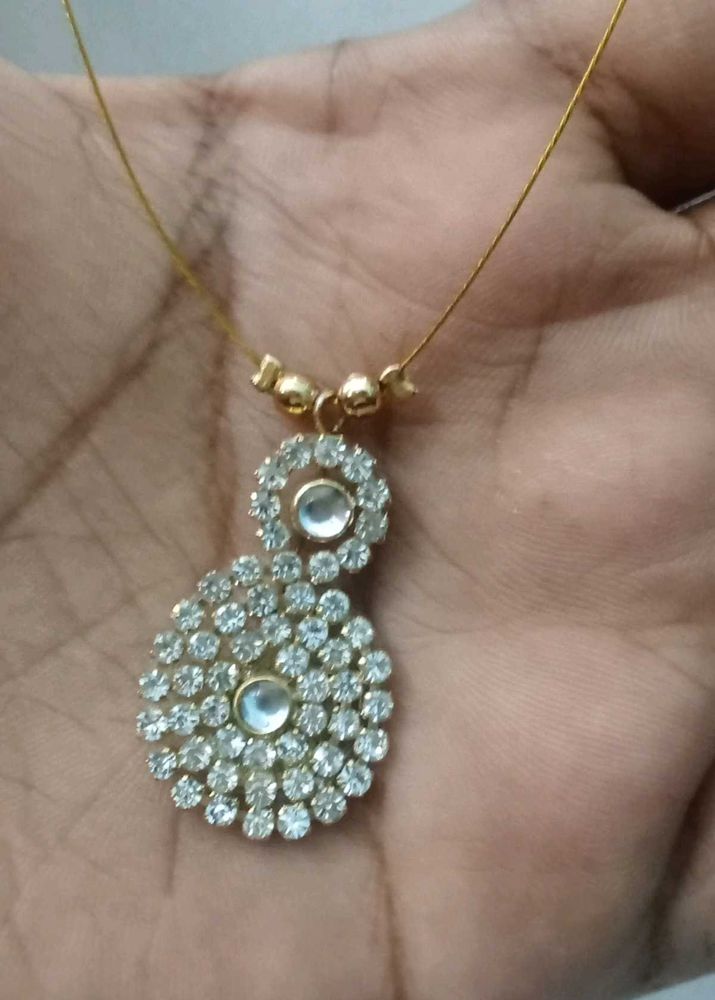 Sparkling Stone Pendant Necklace