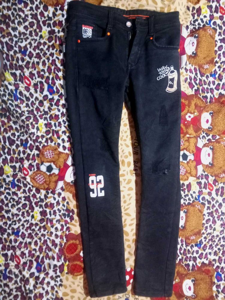 These Is A Black Colour Jeans For Boys.