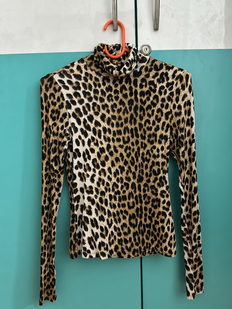 H&amp;M Turtle Neck Cheetah Prints Top