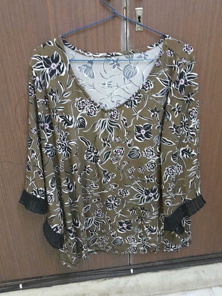 Plus Size Floral Print Top