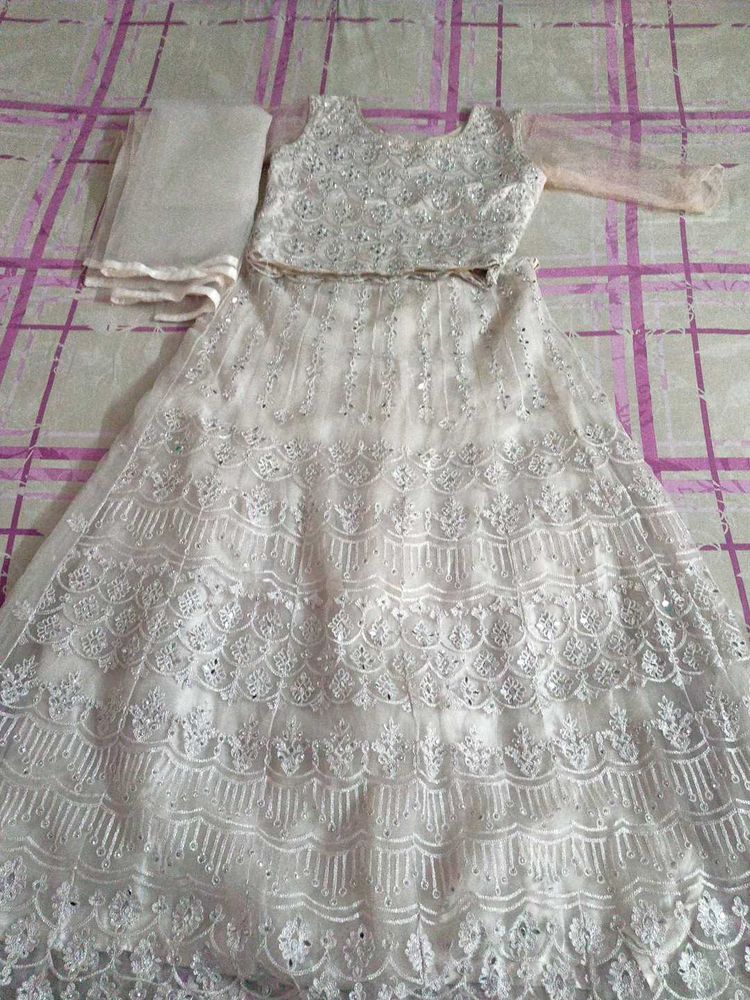 New White Lahenga With Dupatta !!