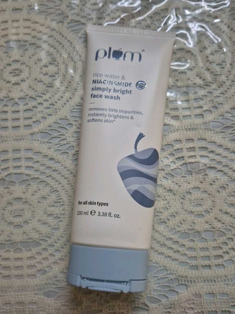 Plum Niancinamide Face Wash