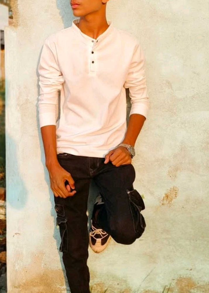 Stylish Men&#39;s t-shirt