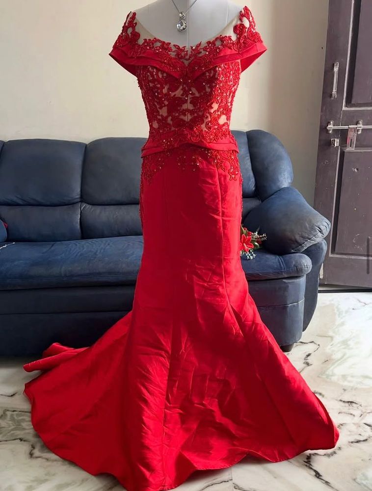 Red Embellished mermaid gown💖🎀🦋