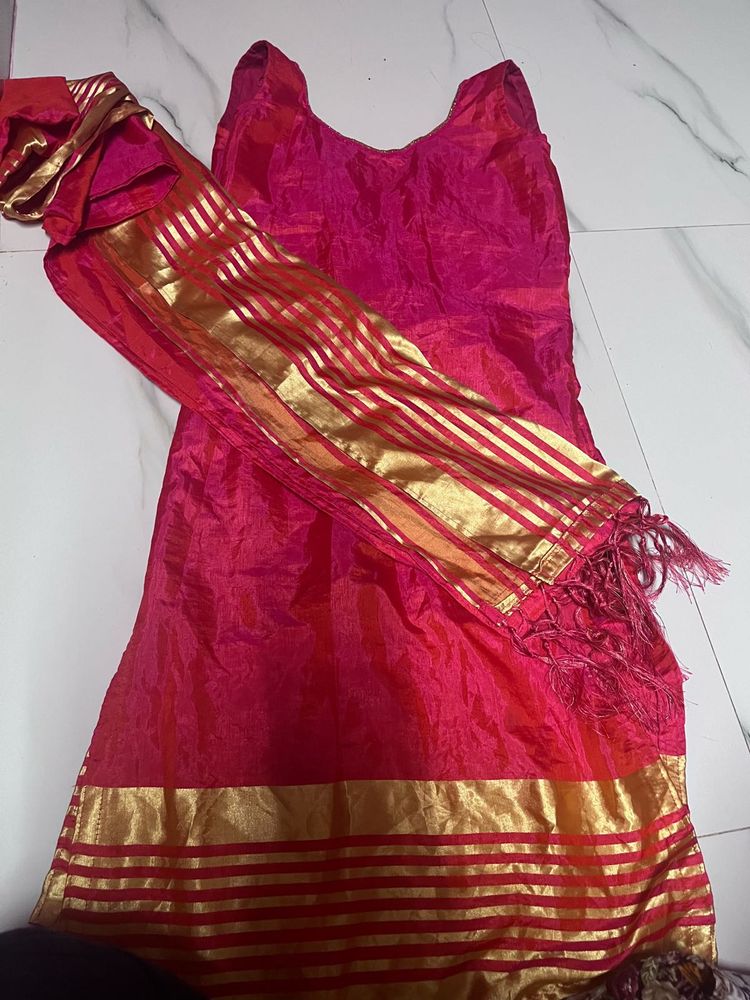 Pink &amp; Gold Salwar Kameez