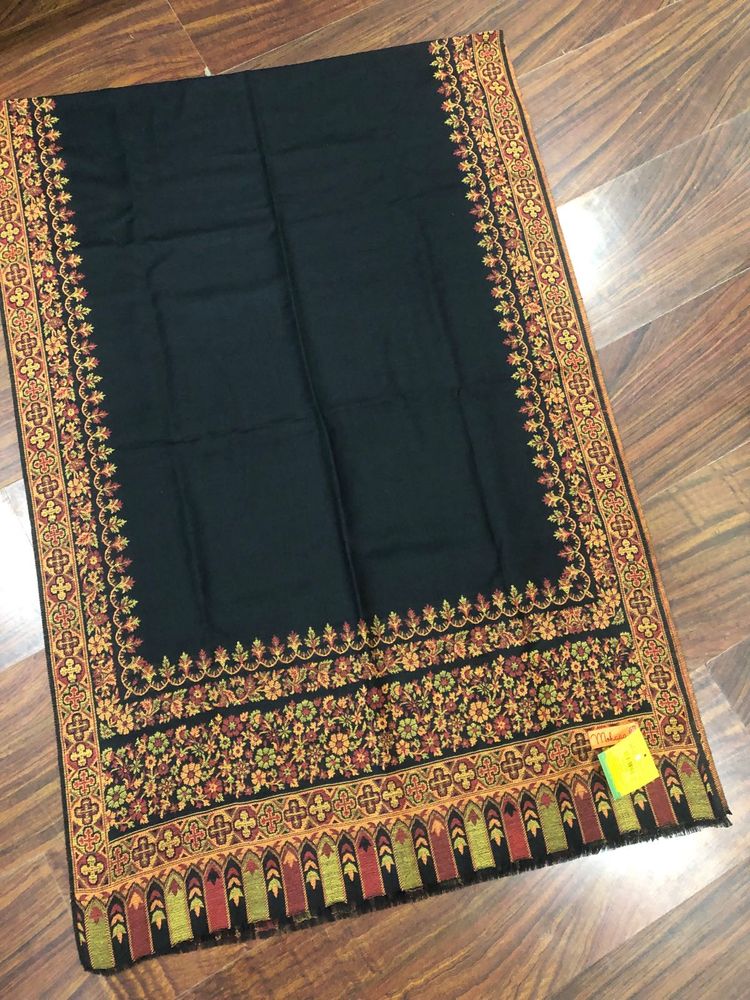 Elegant Black Wollen Shawl