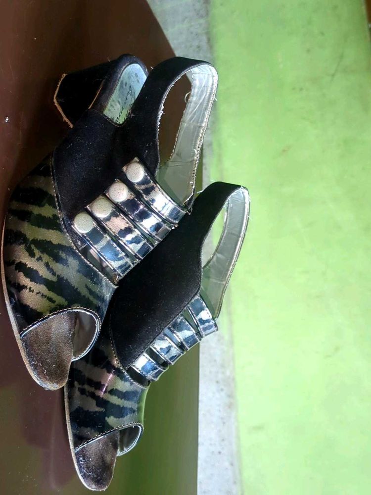 leopard print stunning heels