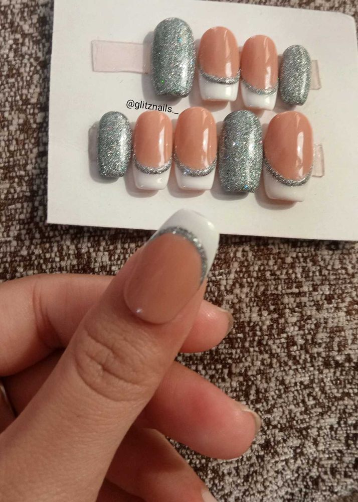 PRESS ON NAILS💅