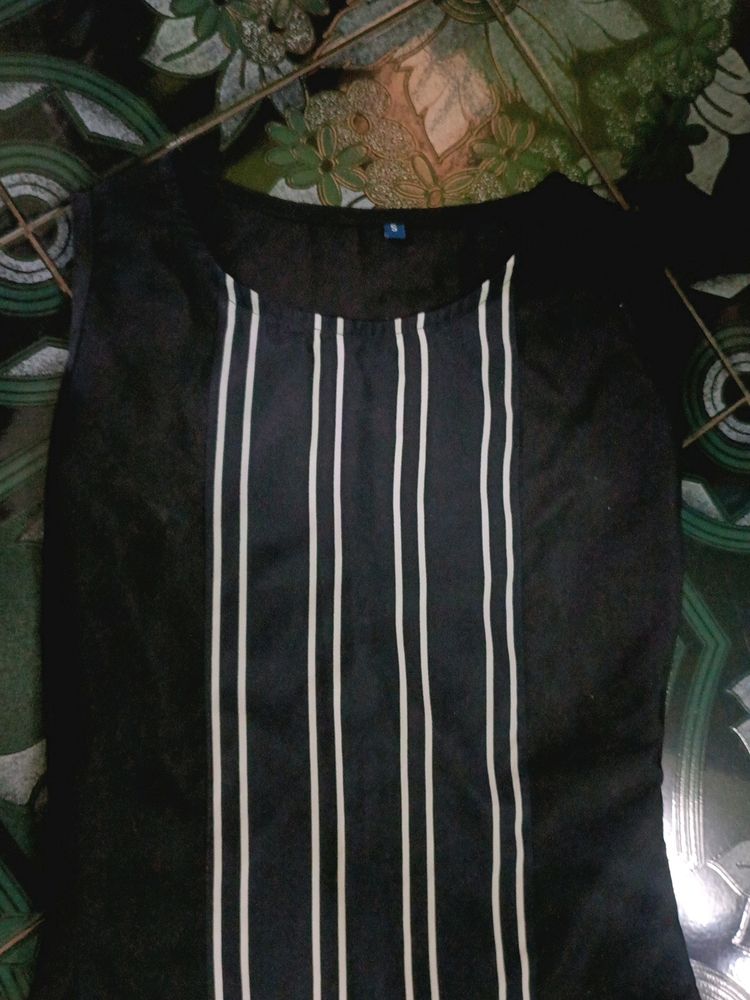 Black Sleevless Kurta