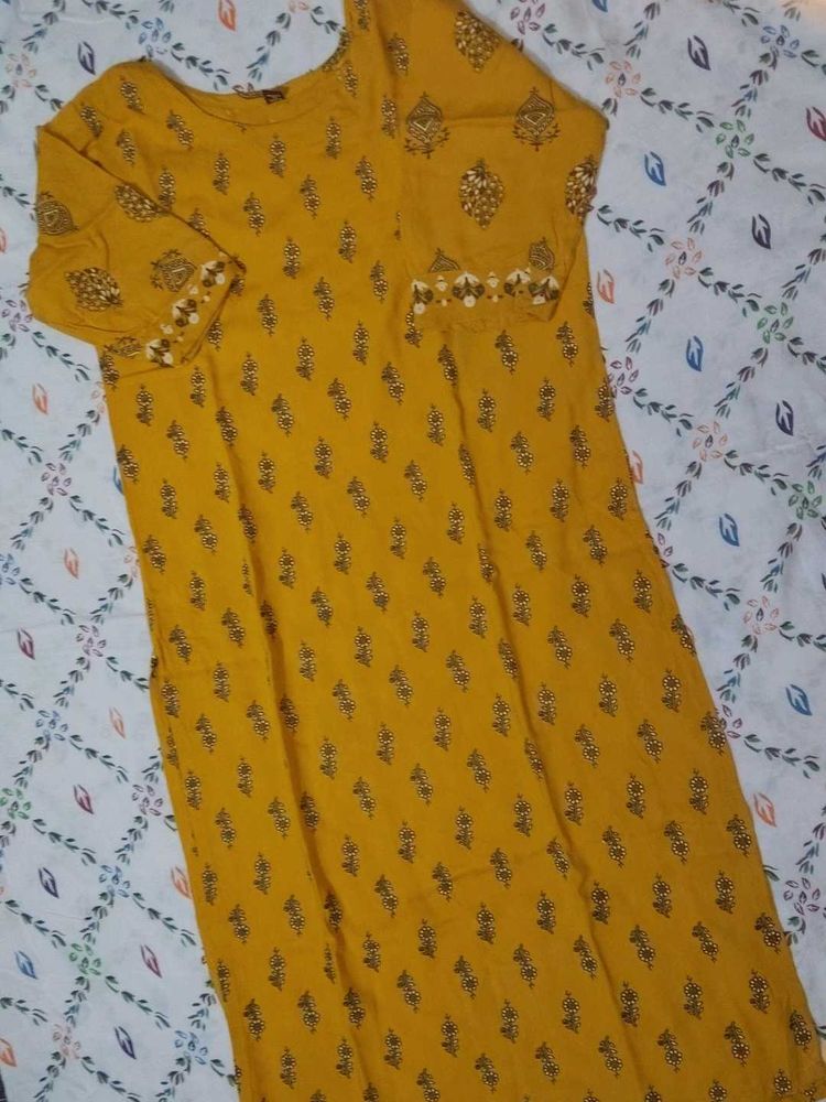 Hand Stitched Kurti Combo 💛💚 | 2 Kurtis + Earrin