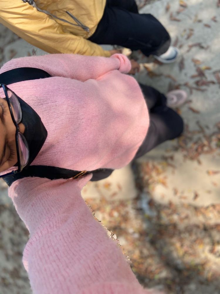 Pink Sweater 💕💕