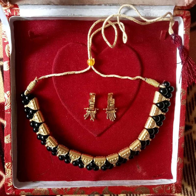 Necklace with Bali earrings
