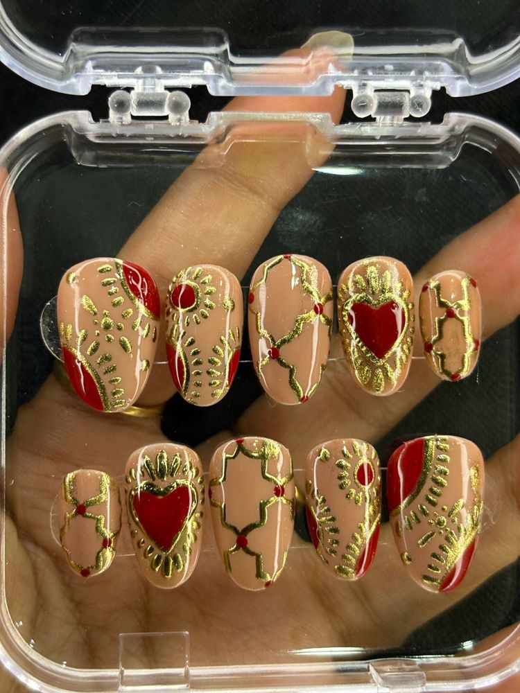 Elegant Red &amp; Gold Press-On Nail Set