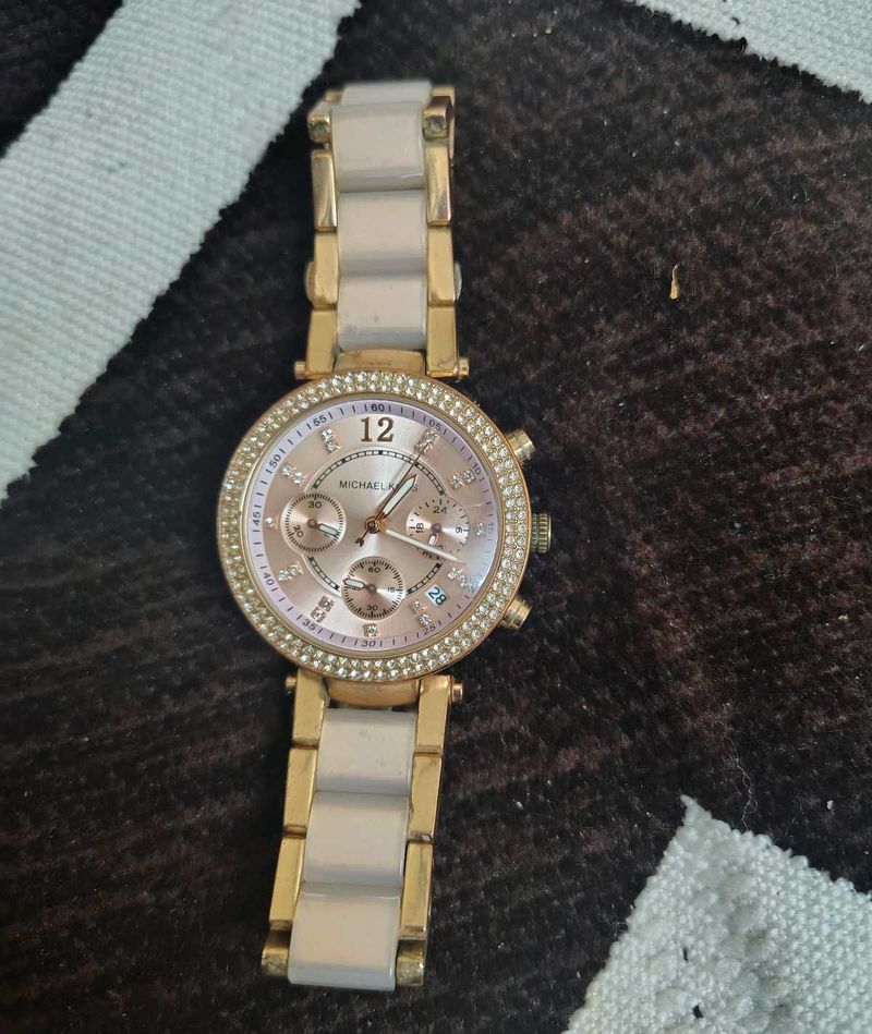Michael Kors Watch In Working Condition ❤️