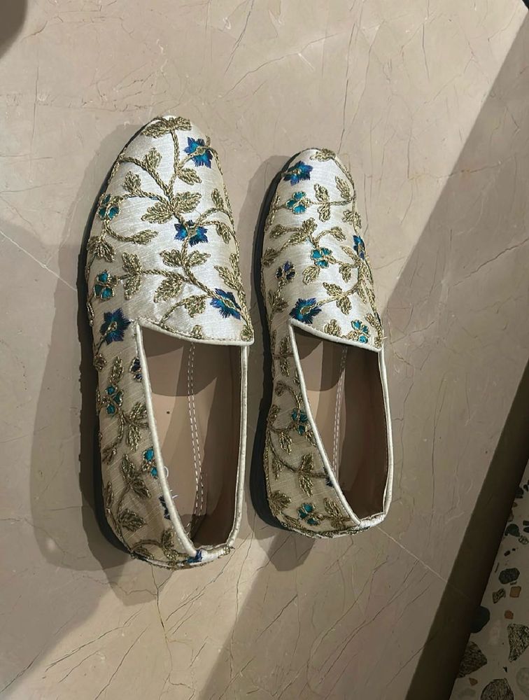Embroidered Ethnic Loafers