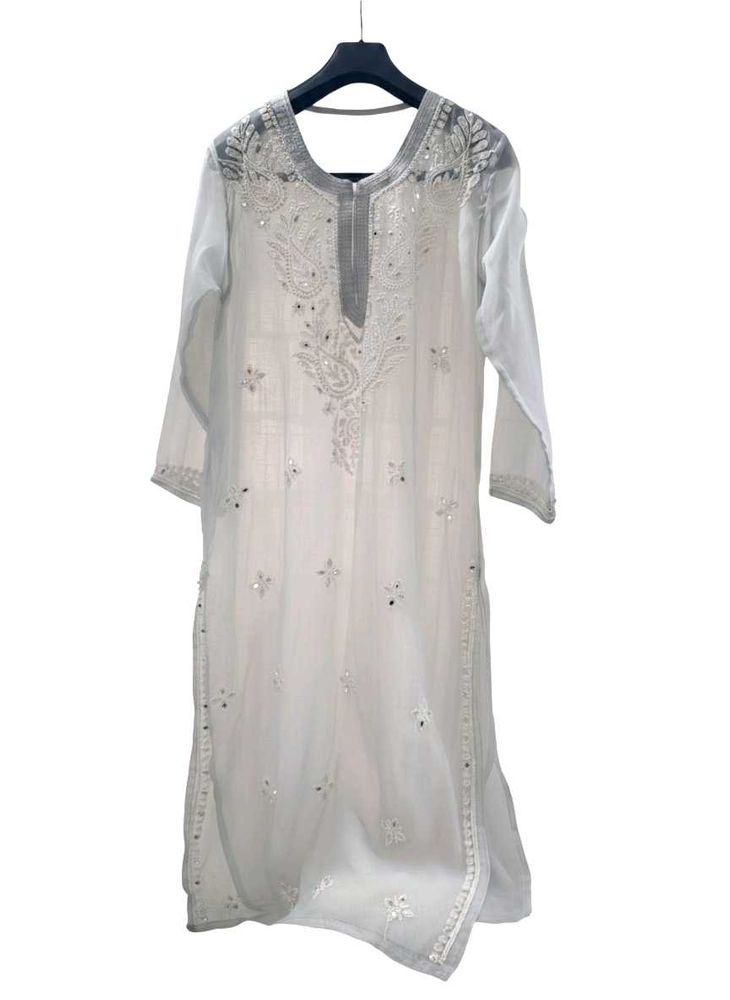 Chikankari kurta with mirror work
