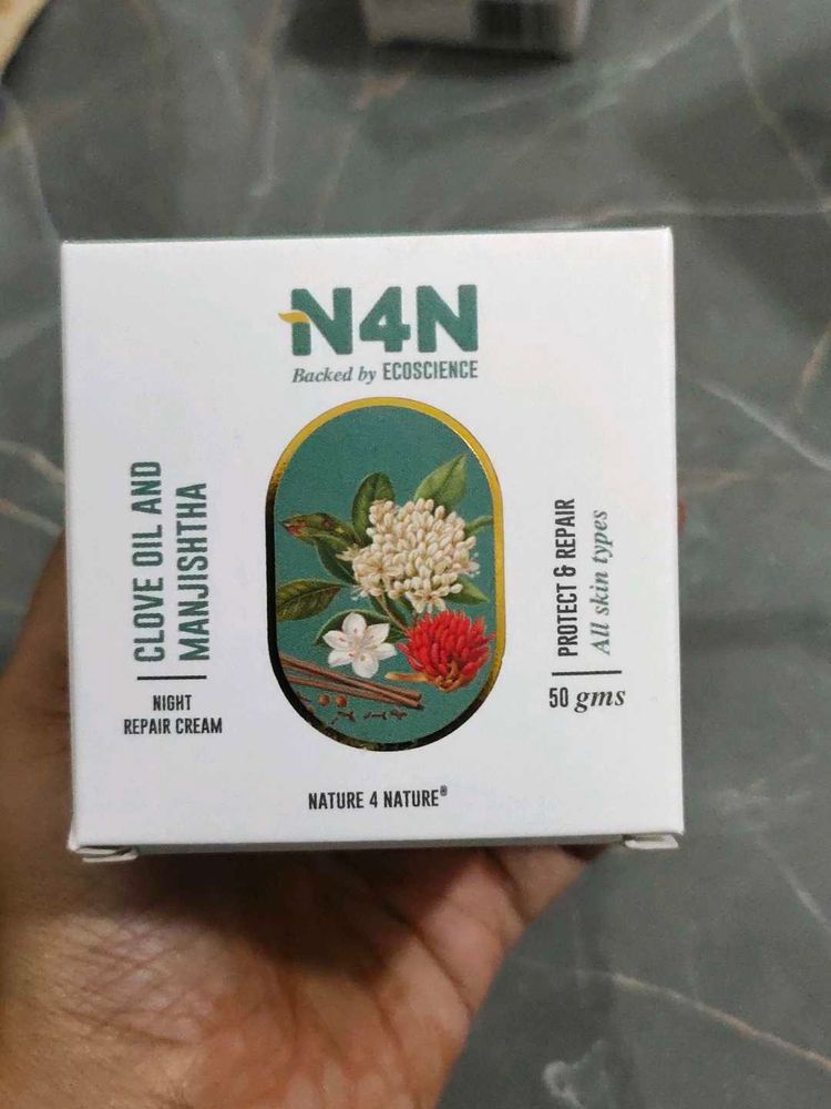 Clove Oil And Manjishtha Night Repair Cream