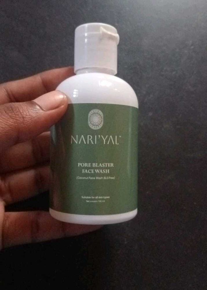 Nari&#39;yal Pore Blaster Face Wash