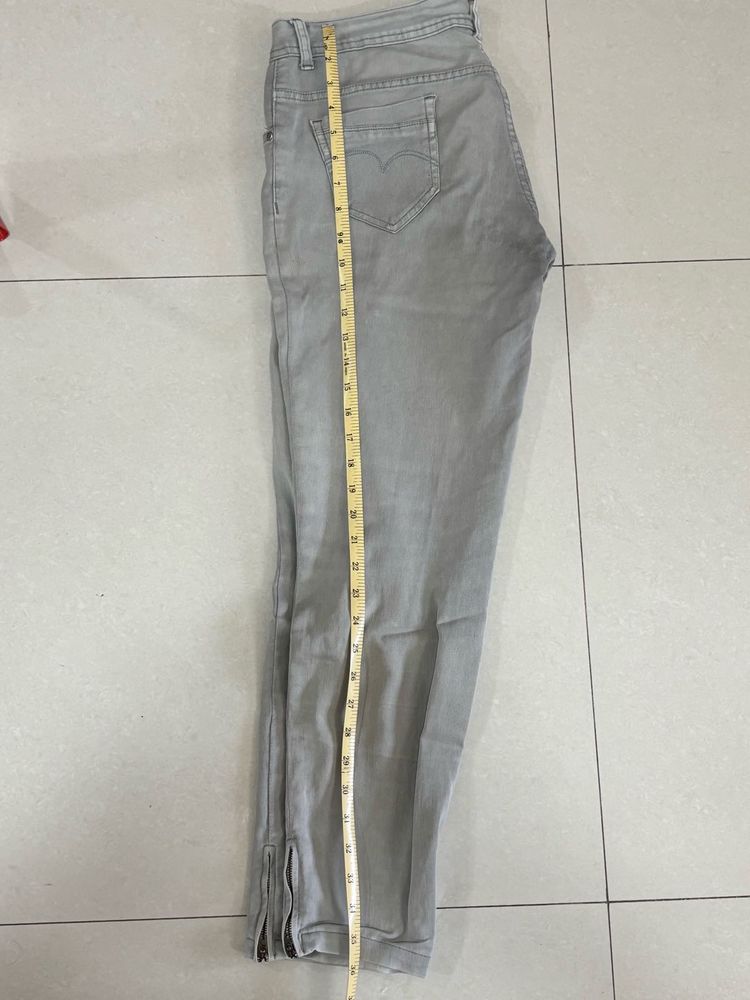 Gray Levi&#39;s Zip Hem Cropped Jeans