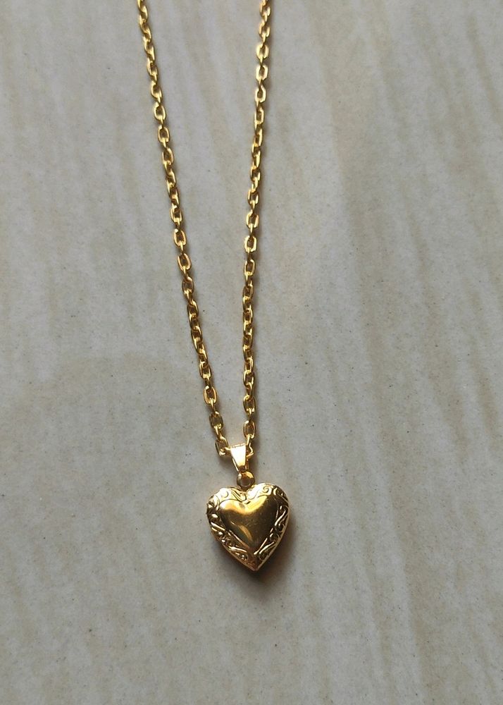 Gold Plated Openable Heart Pendant .