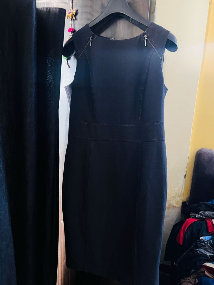 Chic Black Sleeveless Dress