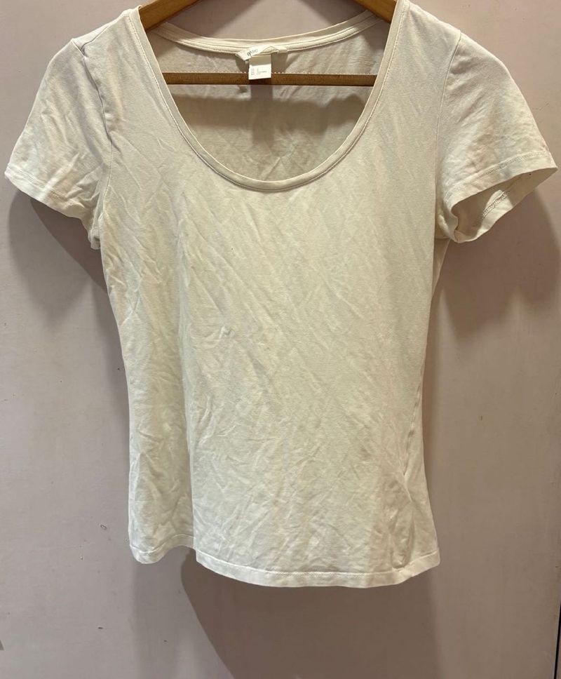 H&amp;M White Scoop Neck Tee - Size Small