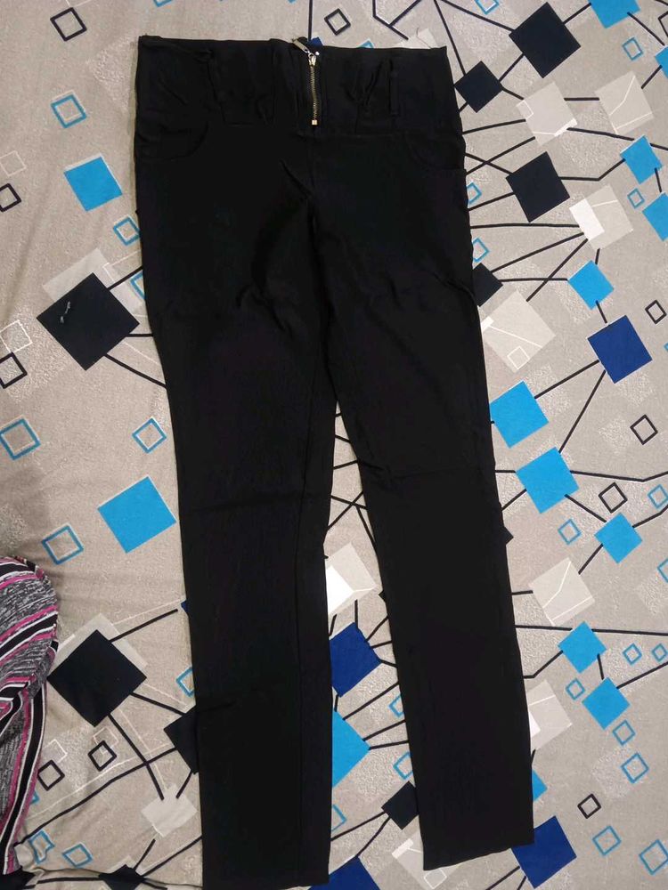 Black High-Waisted Skinny Jeans