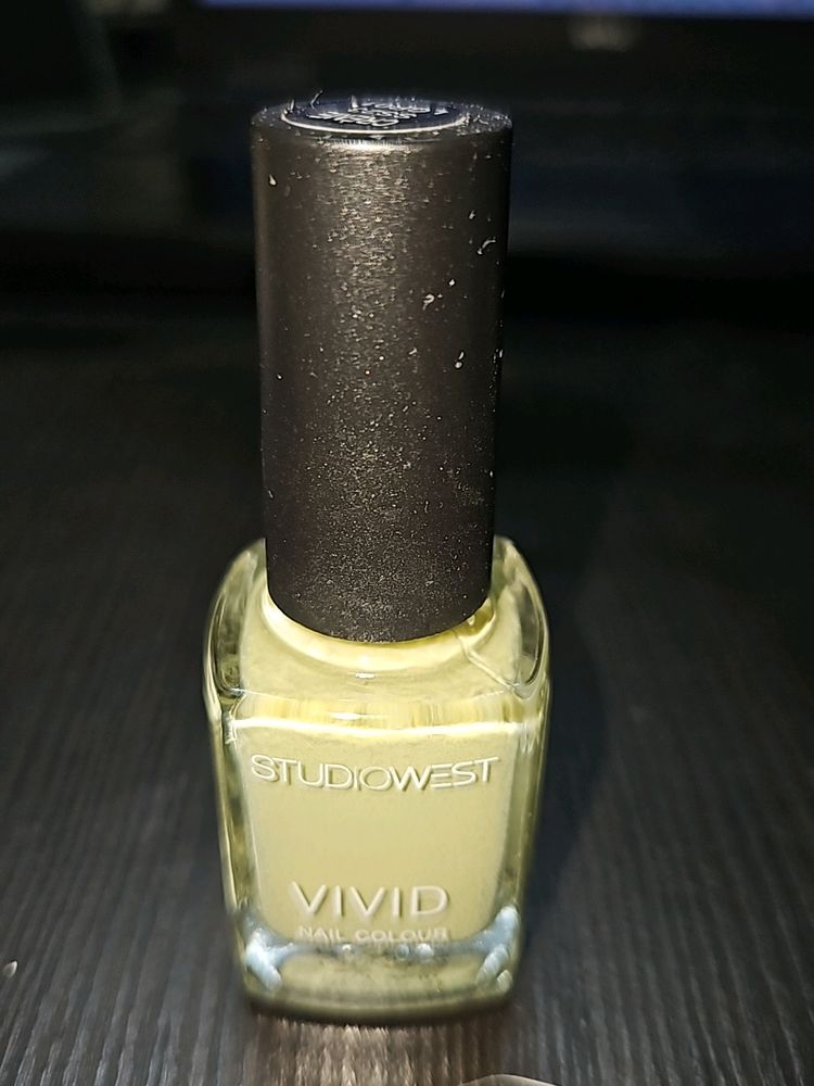 Studio West Vivid Nail Colour