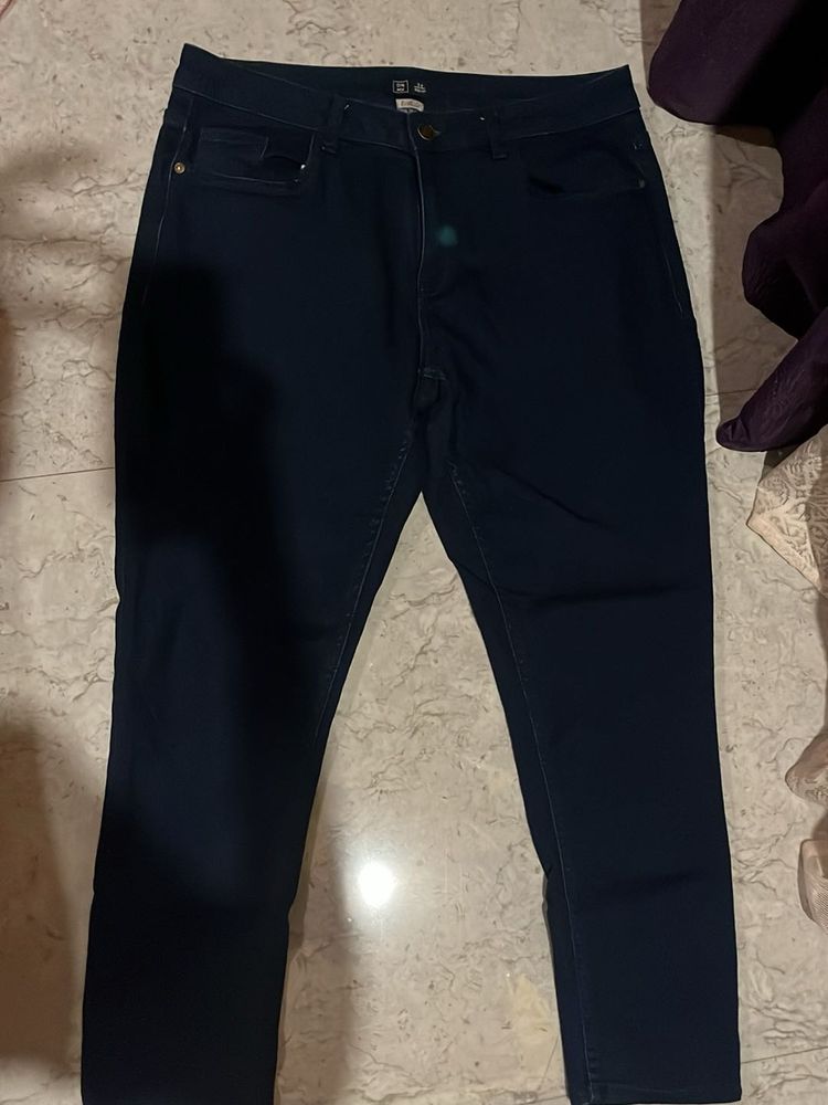 Dark Wash Cropped Jeans