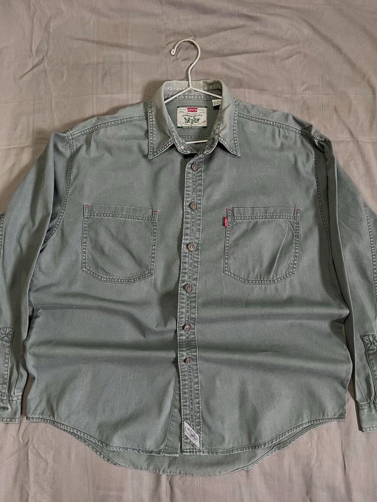 Vintage 90s Levi’s Denim Shirt❗️