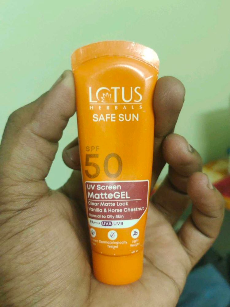 Lotus Herbals Safe Sun SPF 50