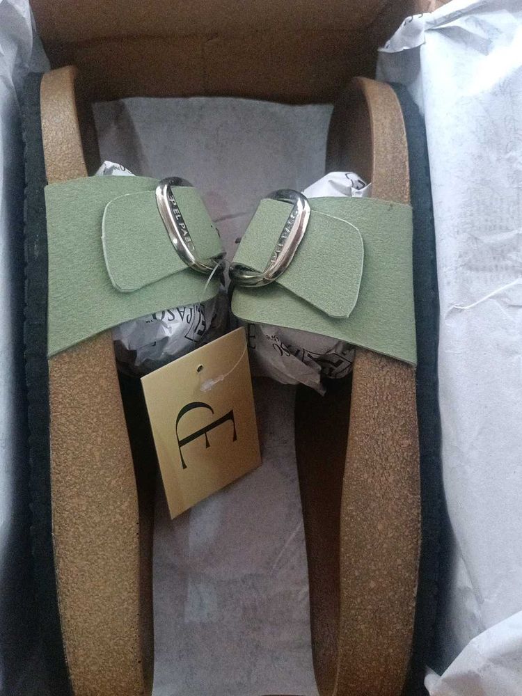 Stylish Green Flats/Sandals